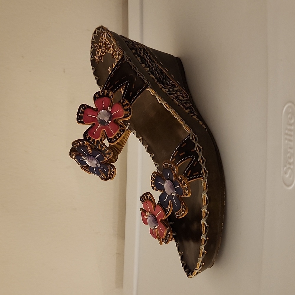 Spring Step Leather Sandals - Picture 2 of 13